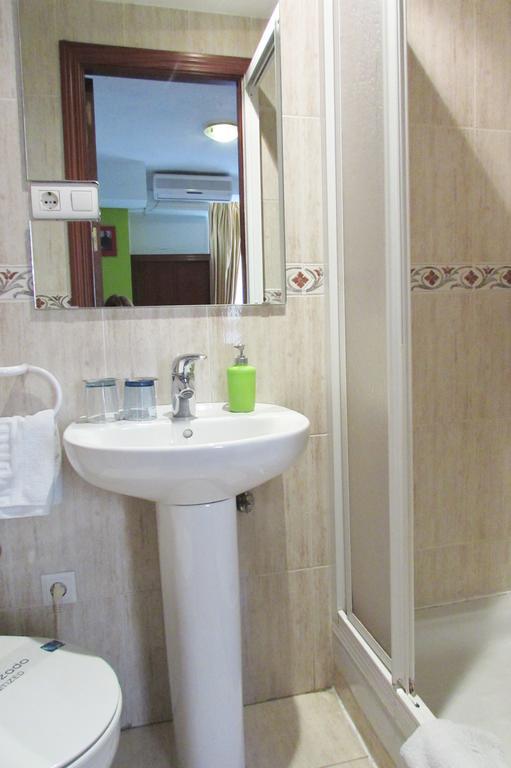 Hostal Nuevas Naciones Granada Eksteriør bilde